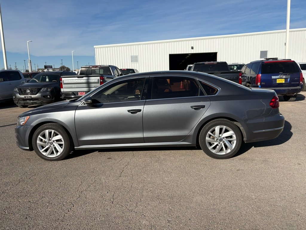 Used 2018 Volkswagen Passat 2.0T SE image 2