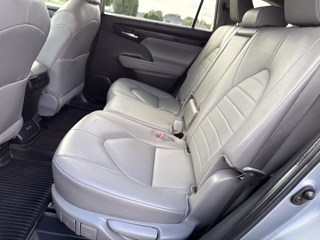 Used 2024 Toyota Highlander XLE AWD/4WD image 22