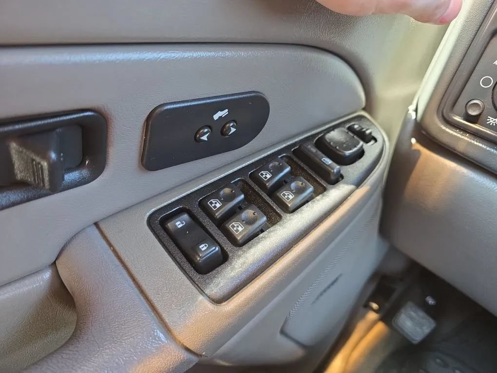 Used 2006 Chevrolet Avalanche Z71 w/ Preferred Equipment Group AWD/4WD image 28