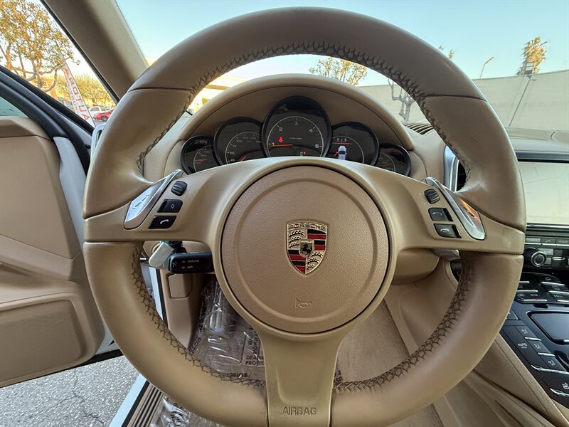 Used 2014 Porsche Cayenne Diesel AWD/4WD image 23