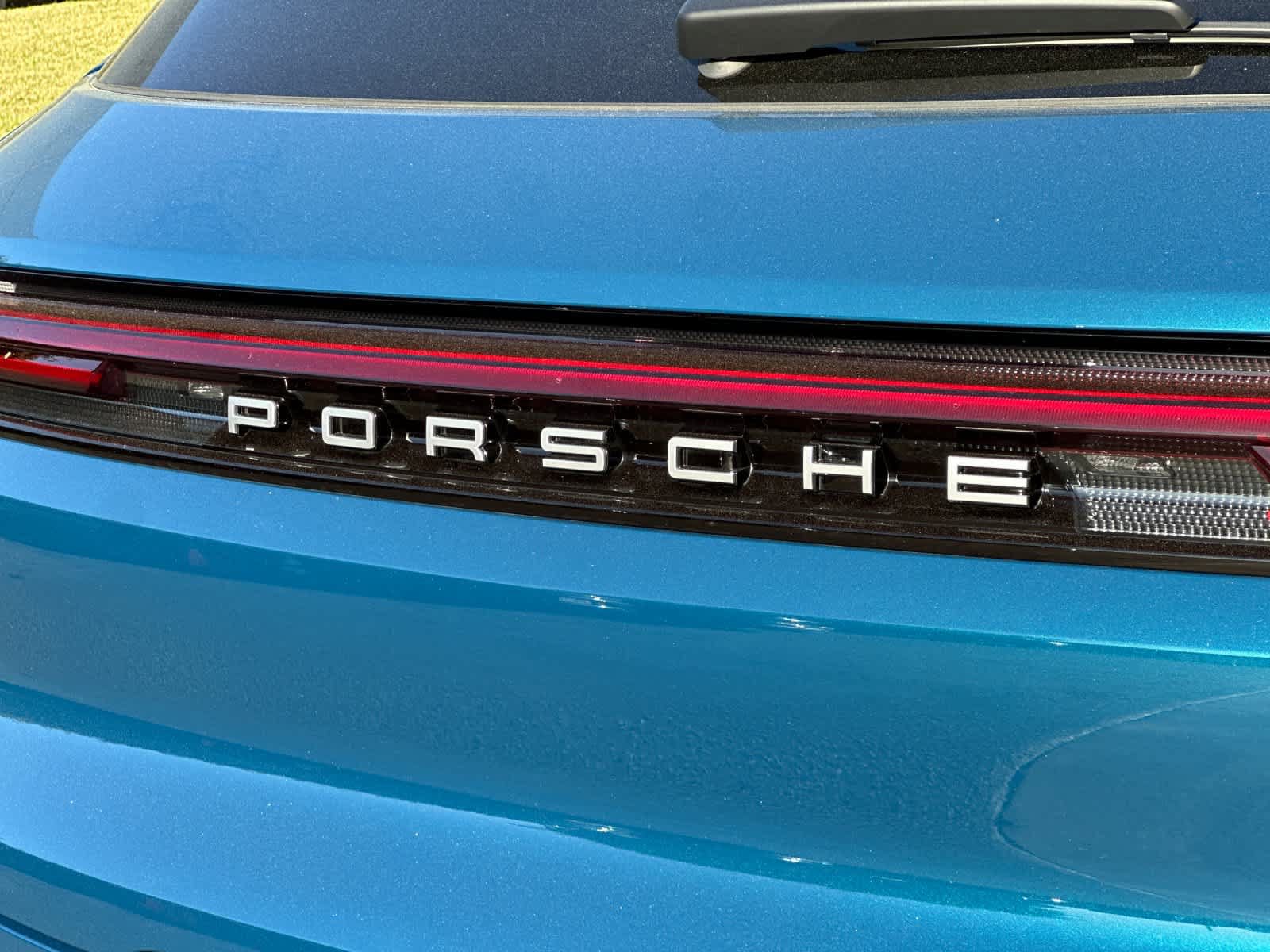 Certified 2025 Porsche Cayenne AWD/4WD image 33