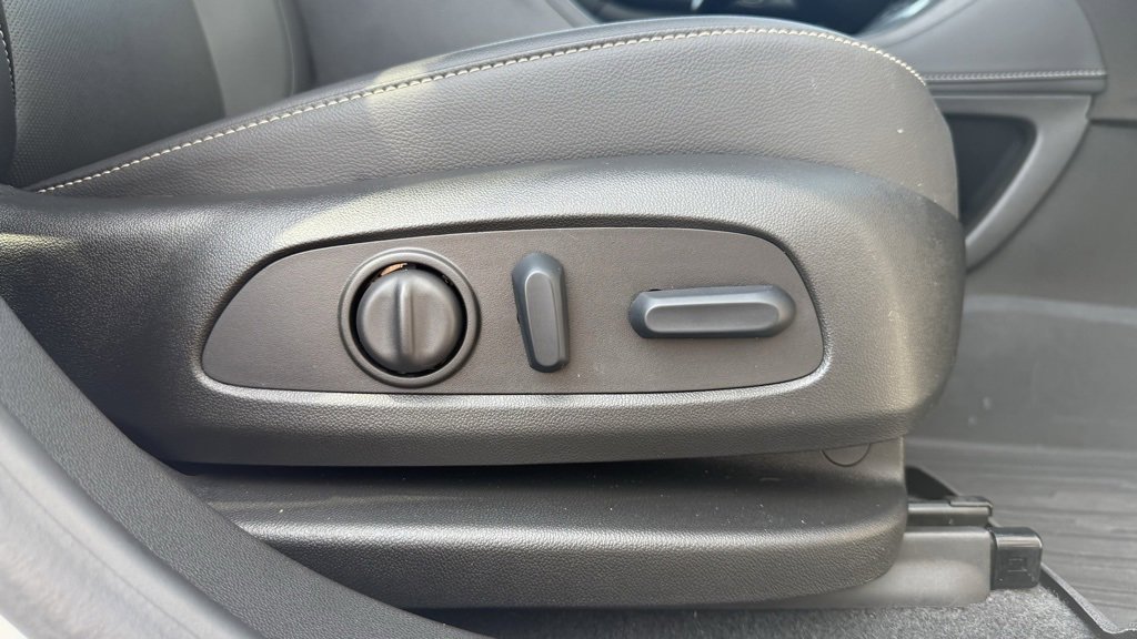 Used 2023 GMC Acadia SLT w/ Elevation Edition image 20