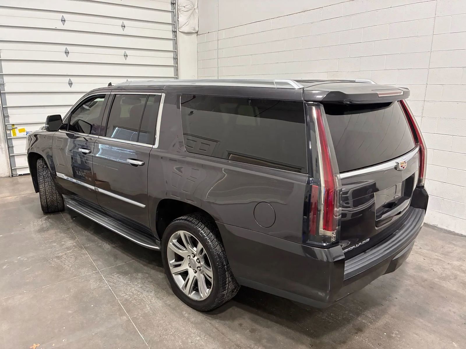 Used 2015 Cadillac Escalade ESV Luxury AWD/4WD image 6