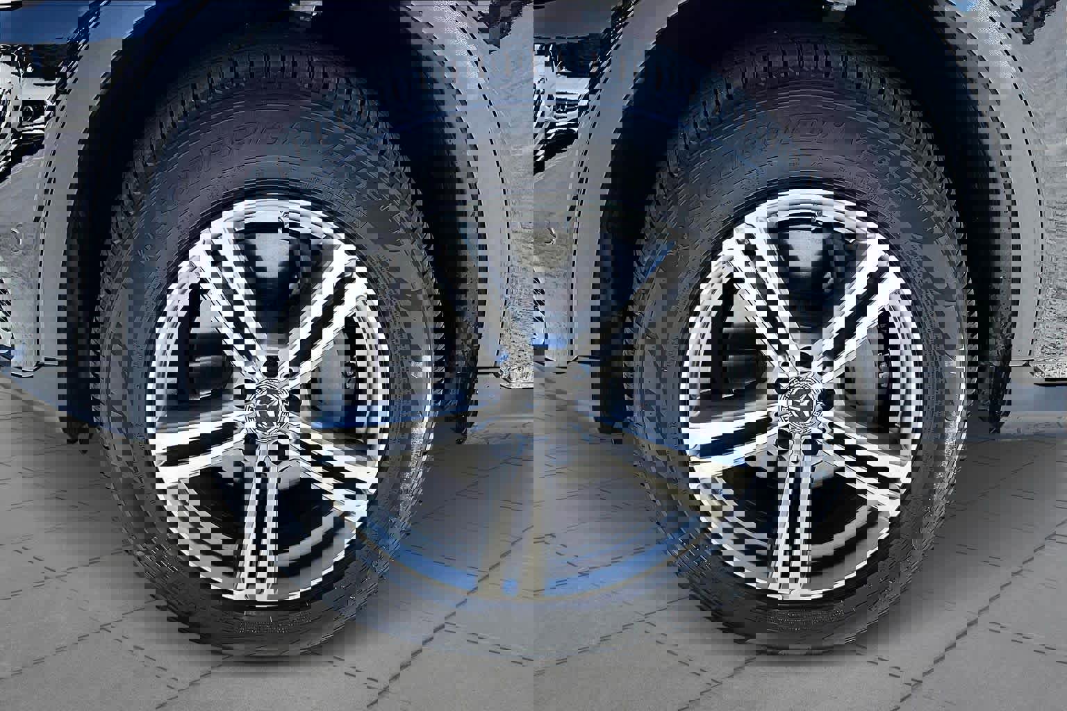 Used 2022 Mercedes-Benz GLC 300 w/ Premium Package Lite image 9