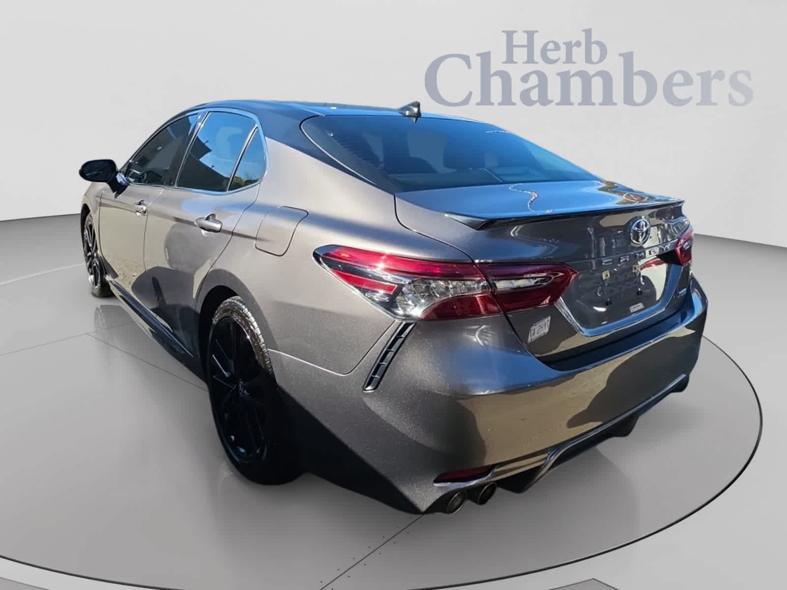 Used 2023 Toyota Camry XSE FWD image 3