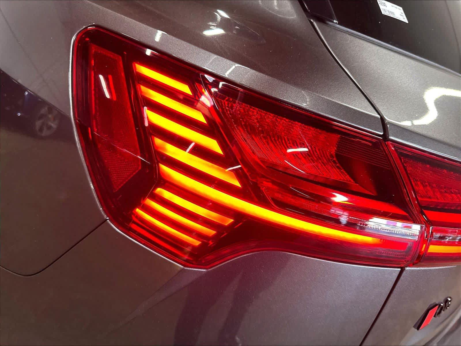 Used 2024 Audi Q8 e-tron Premium Plus AWD/4WD image 31
