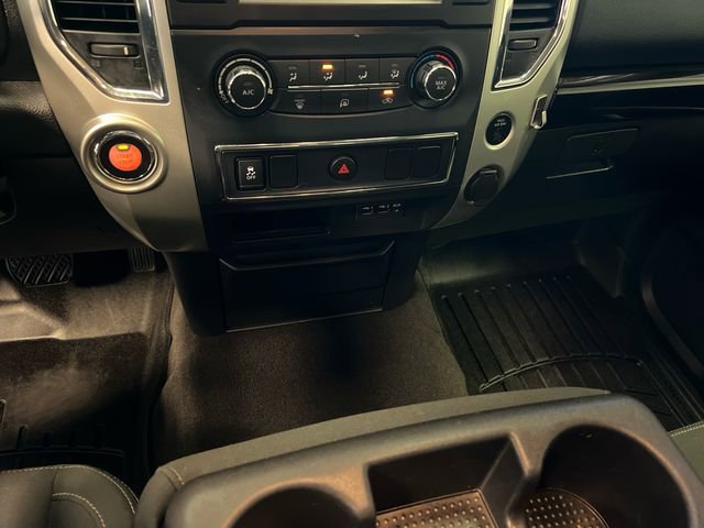 Used 2019 Nissan Titan SV image 26