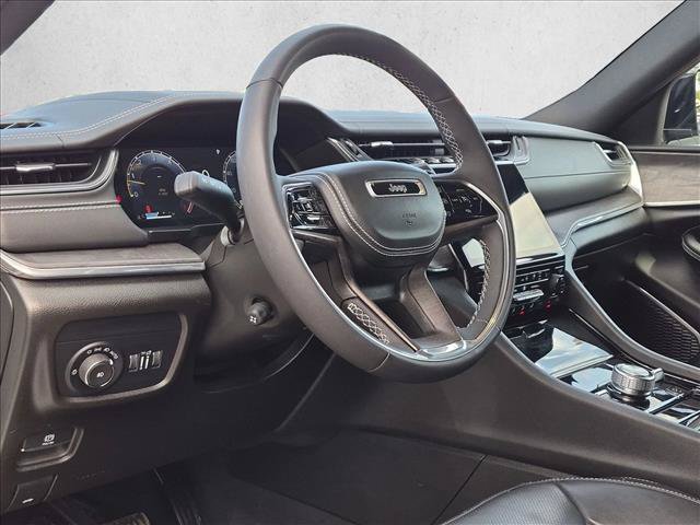 Used 2023 Jeep Grand Cherokee Overland AWD/4WD image 10