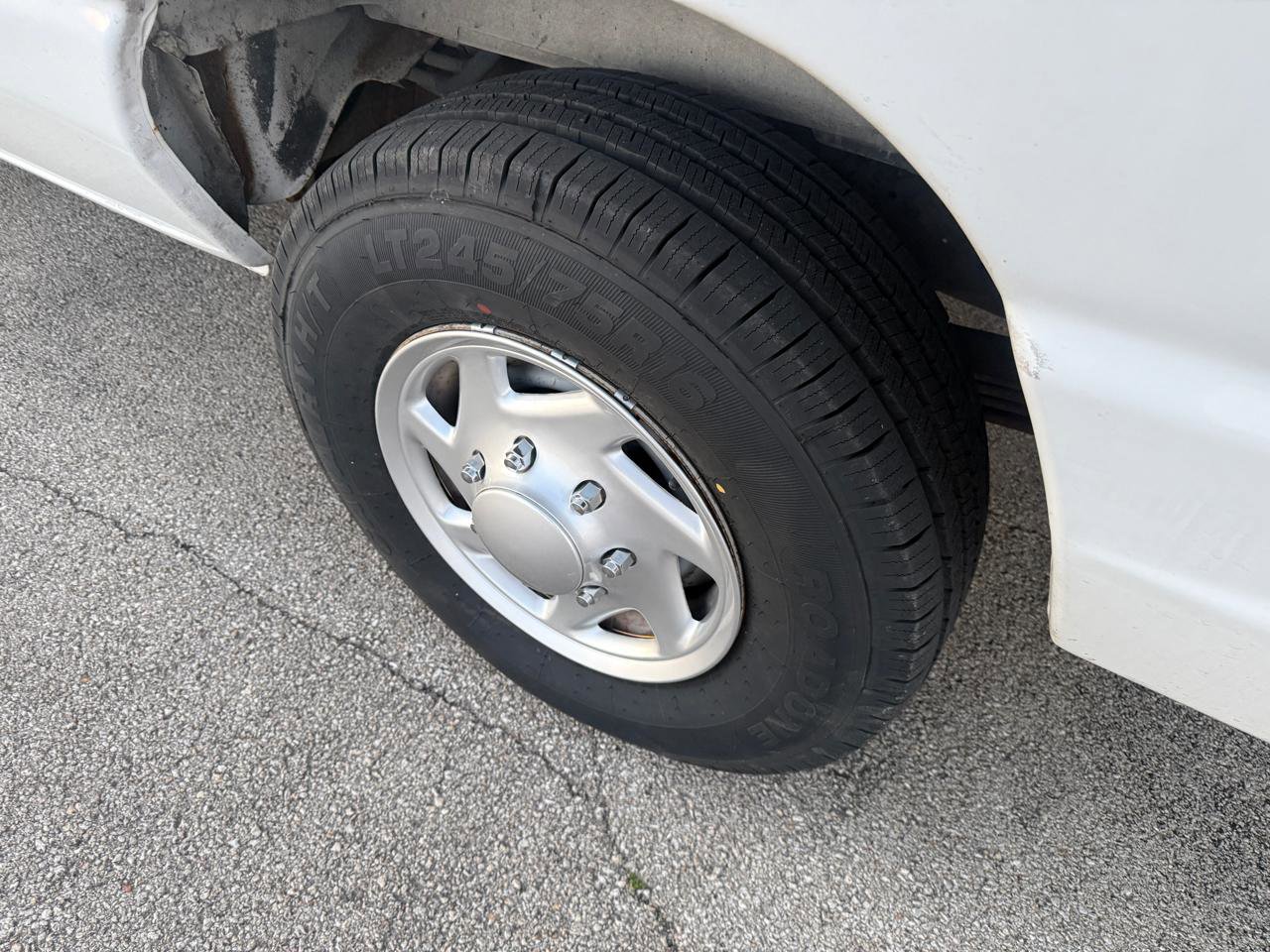 Used 2001 Ford E-350 and Econoline 350 Club Wagon image 28