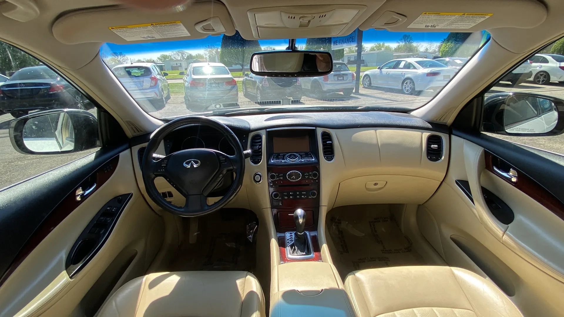 Used 2017 INFINITI QX50 2WD w/ Premium Plus Package image 5