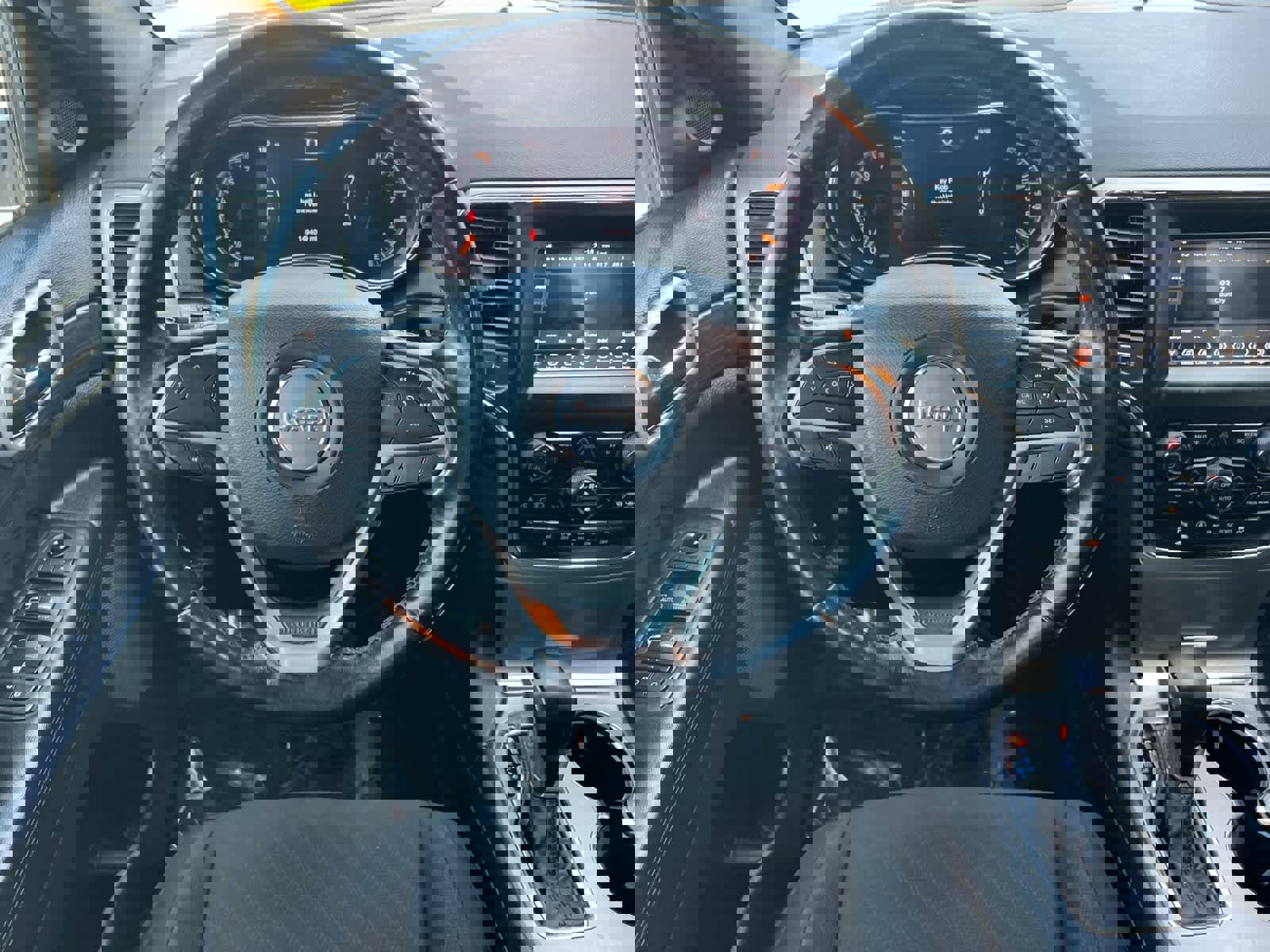 Used 2020 Jeep Grand Cherokee Laredo image 15