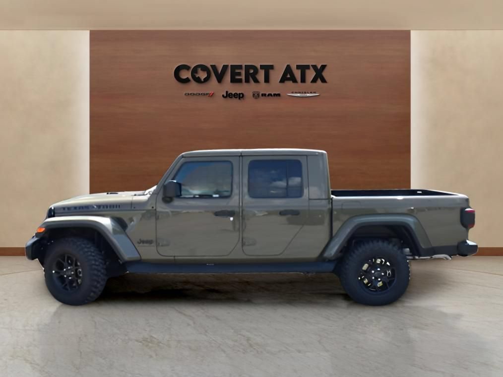 Used 2025 Jeep Gladiator Sport AWD/4WD image 2