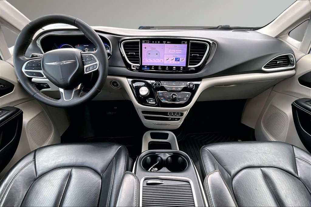 Used 2022 Chrysler Pacifica Touring-L FWD image 8