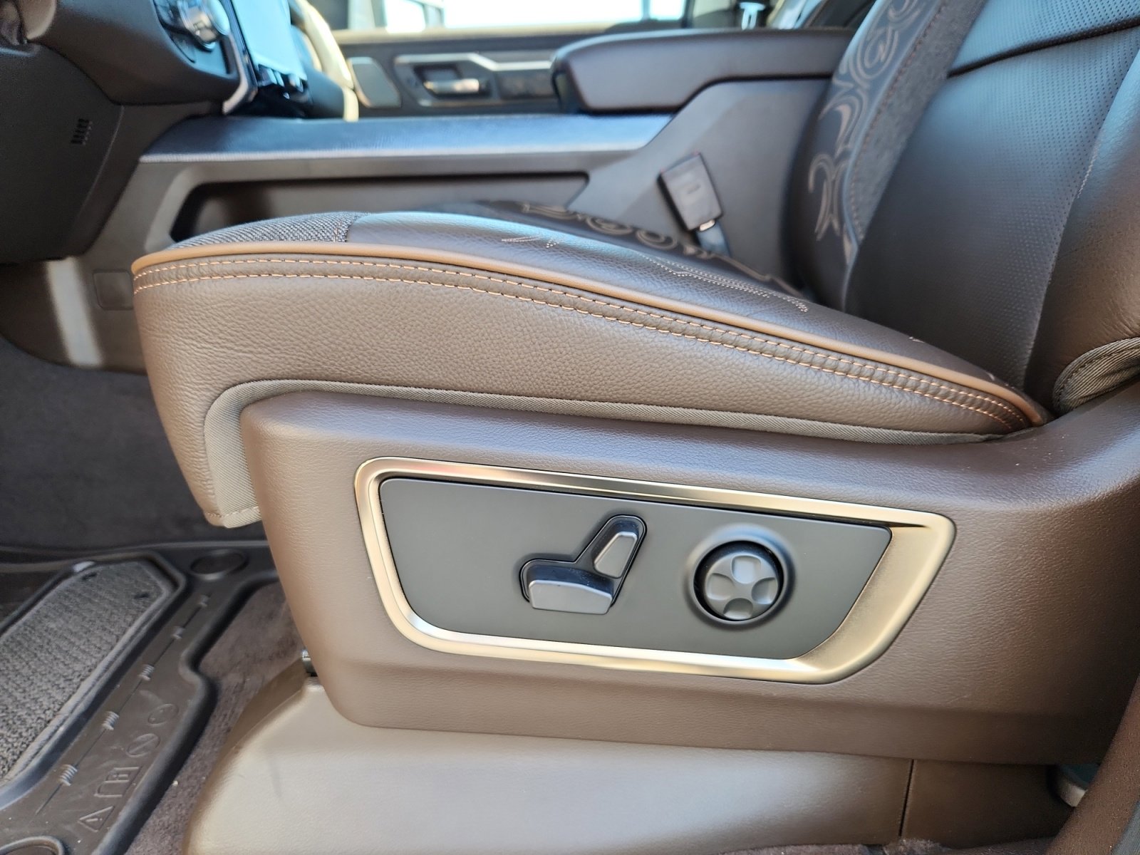 New 2025 RAM 1500 Limited image 14