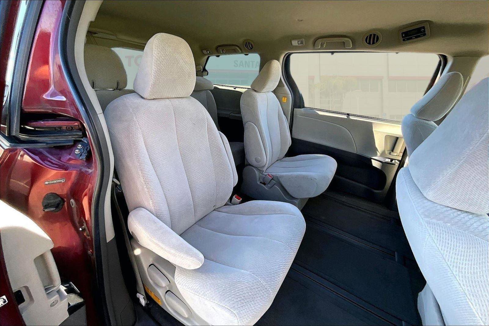 Used 2013 Toyota Sienna LE w/ Towing Pkg image 25