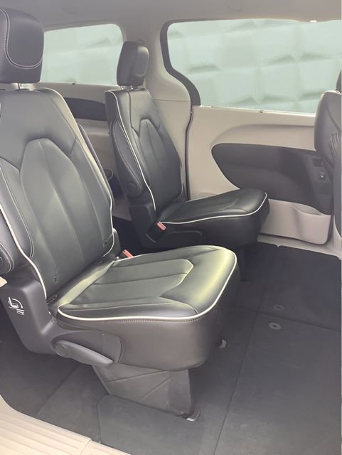 Certified 2024 Chrysler Pacifica Limited image 20
