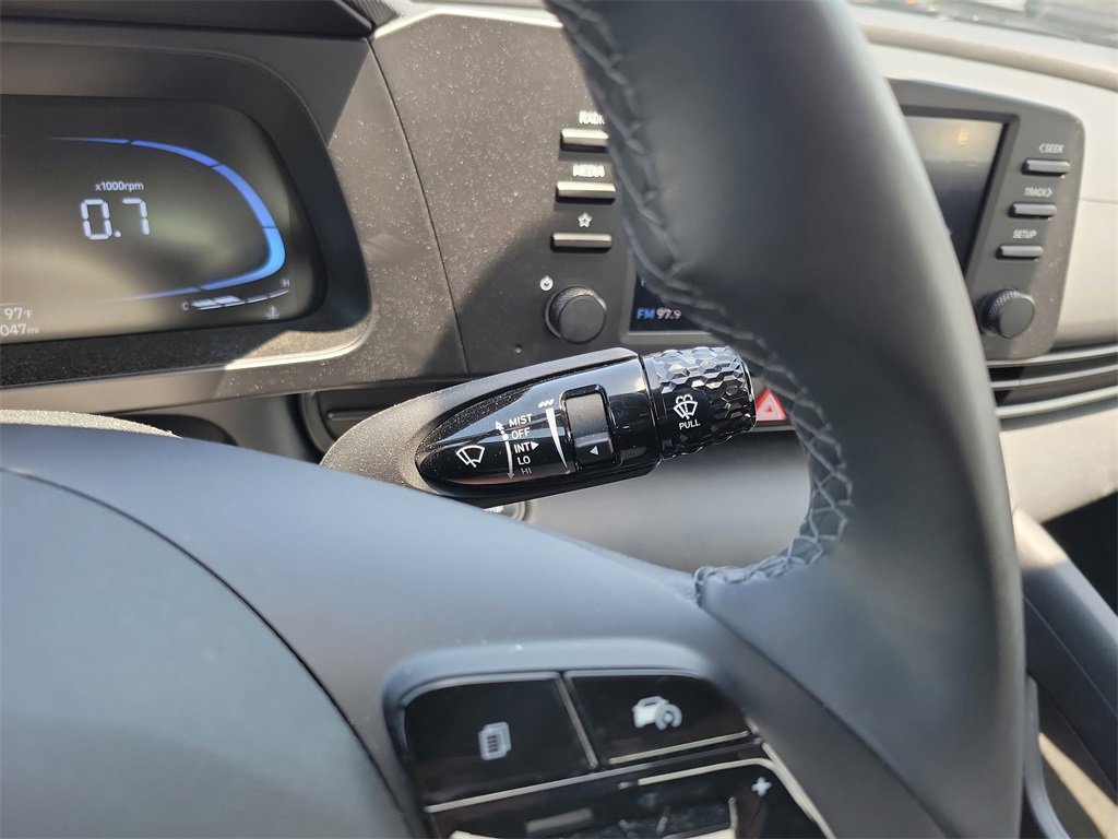 Used 2025 Hyundai Elantra Sport image 16