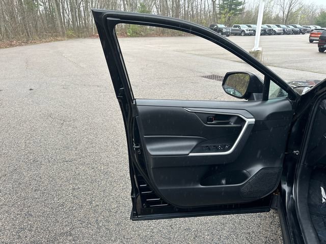 Used 2021 Toyota RAV4 LE image 29