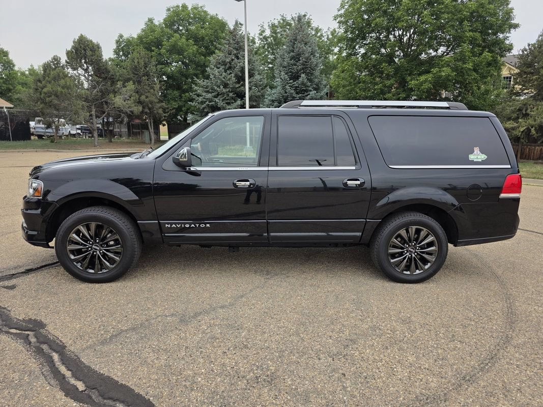 Used 2017 Lincoln Navigator L Select AWD/4WD image 2