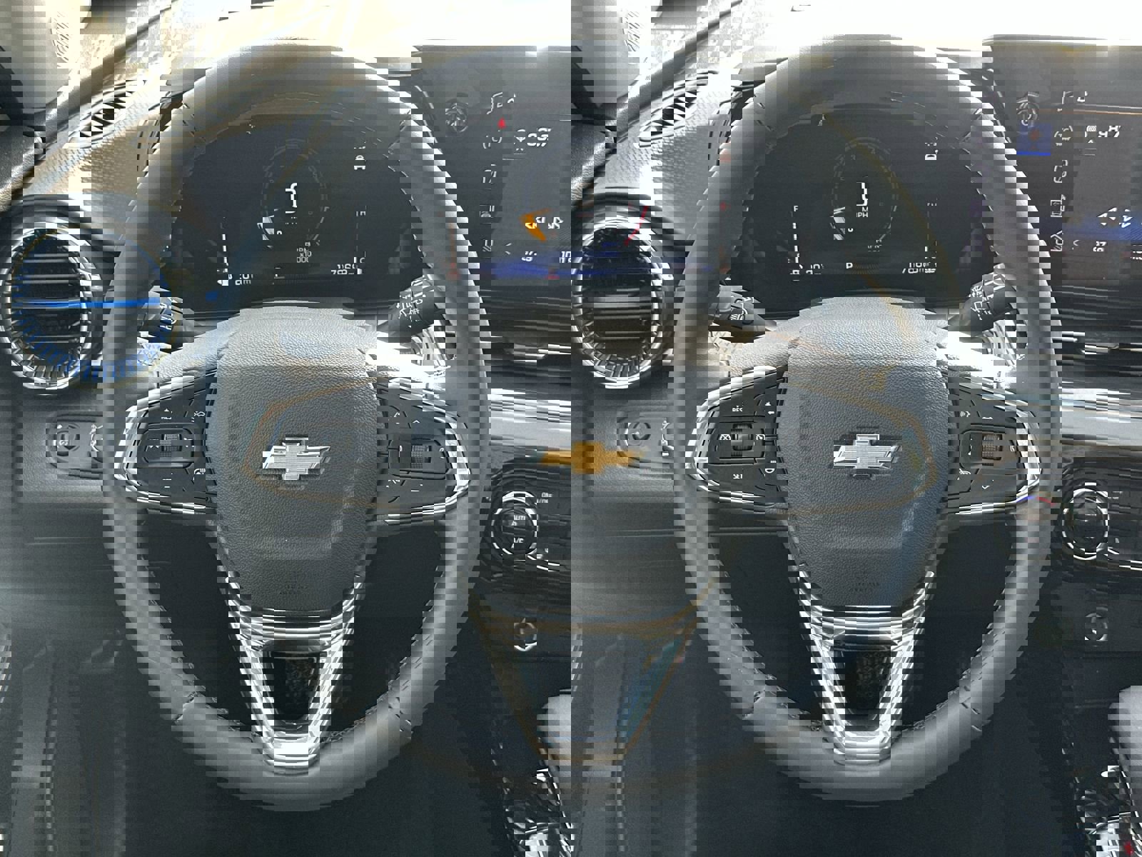 Used 2025 Chevrolet Trax LT w/ LT Convenience Package image 19