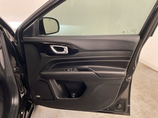 Used 2023 Jeep Compass High Altitude image 32