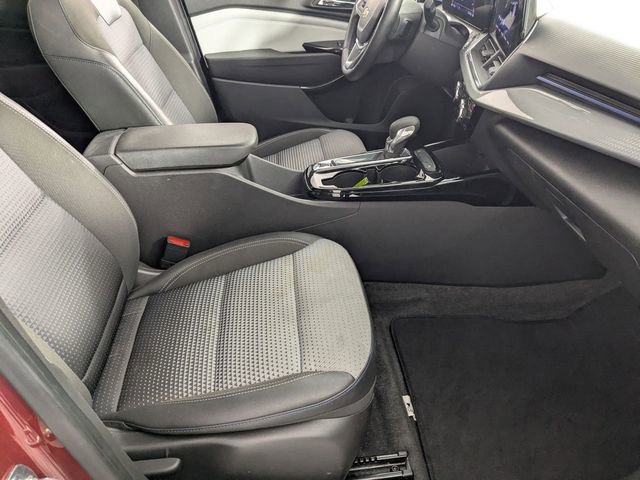 Used 2025 Chevrolet Trax LT w/ LT Convenience Package image 30