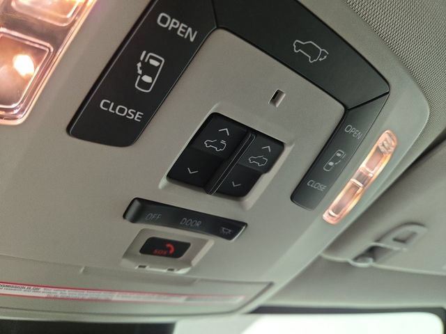 Used 2023 Toyota Sienna Limited FWD image 32
