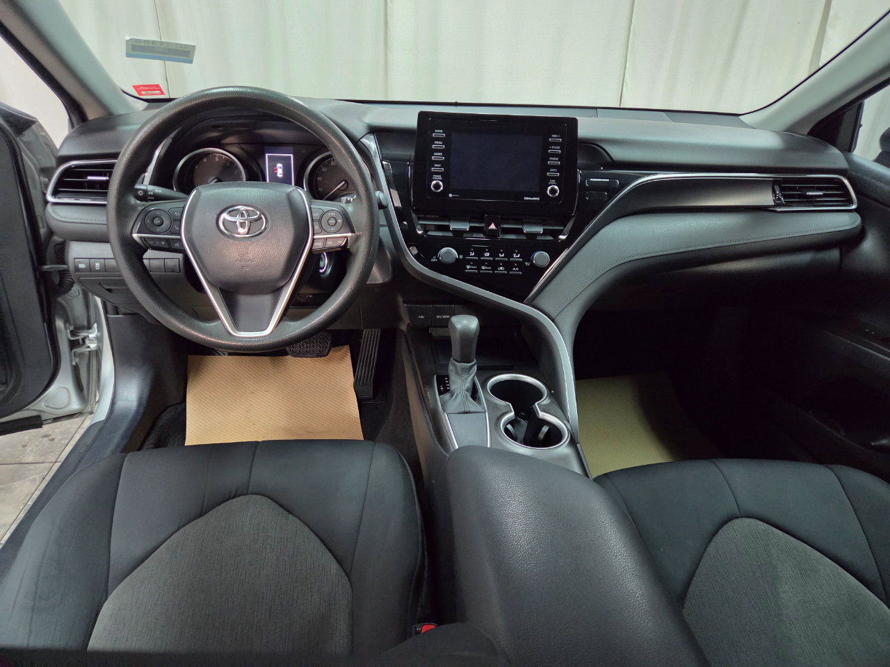 Used 2021 Toyota Camry LE image 19