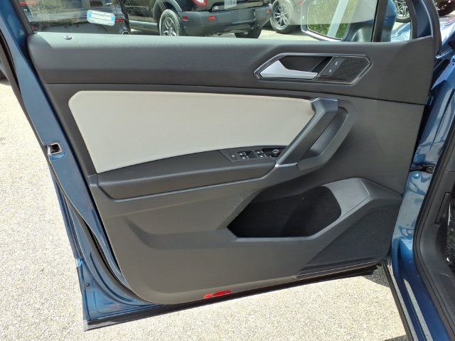 Used 2018 Volkswagen Tiguan SE AWD/4WD image 16