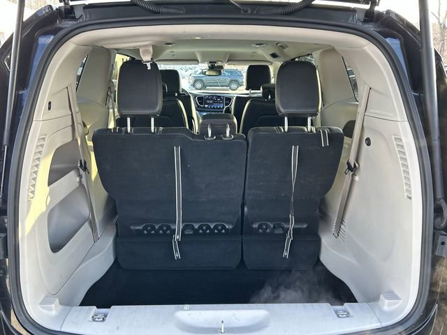 Used 2024 Chrysler Pacifica Touring-L image 27