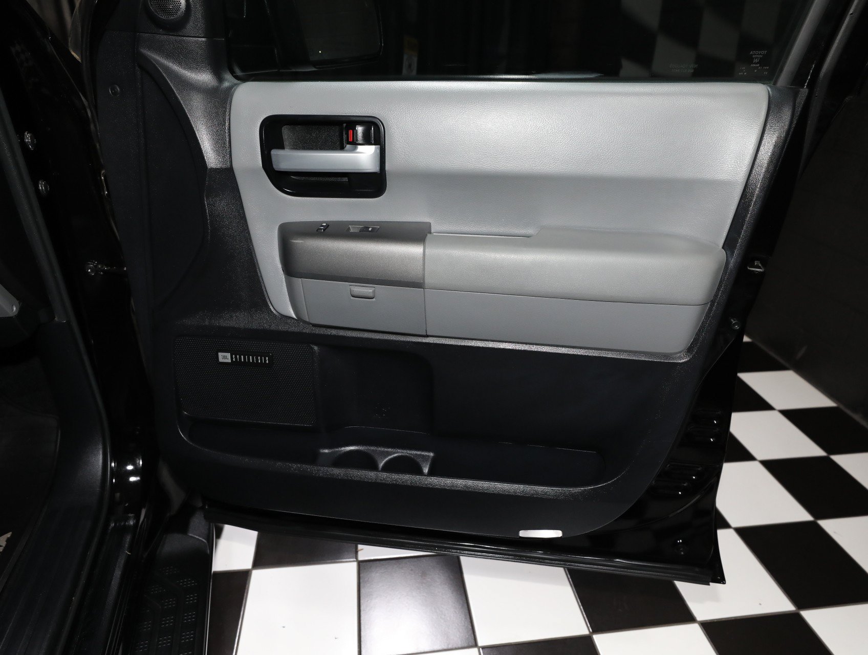 Used 2016 Toyota Sequoia Limited AWD/4WD image 32