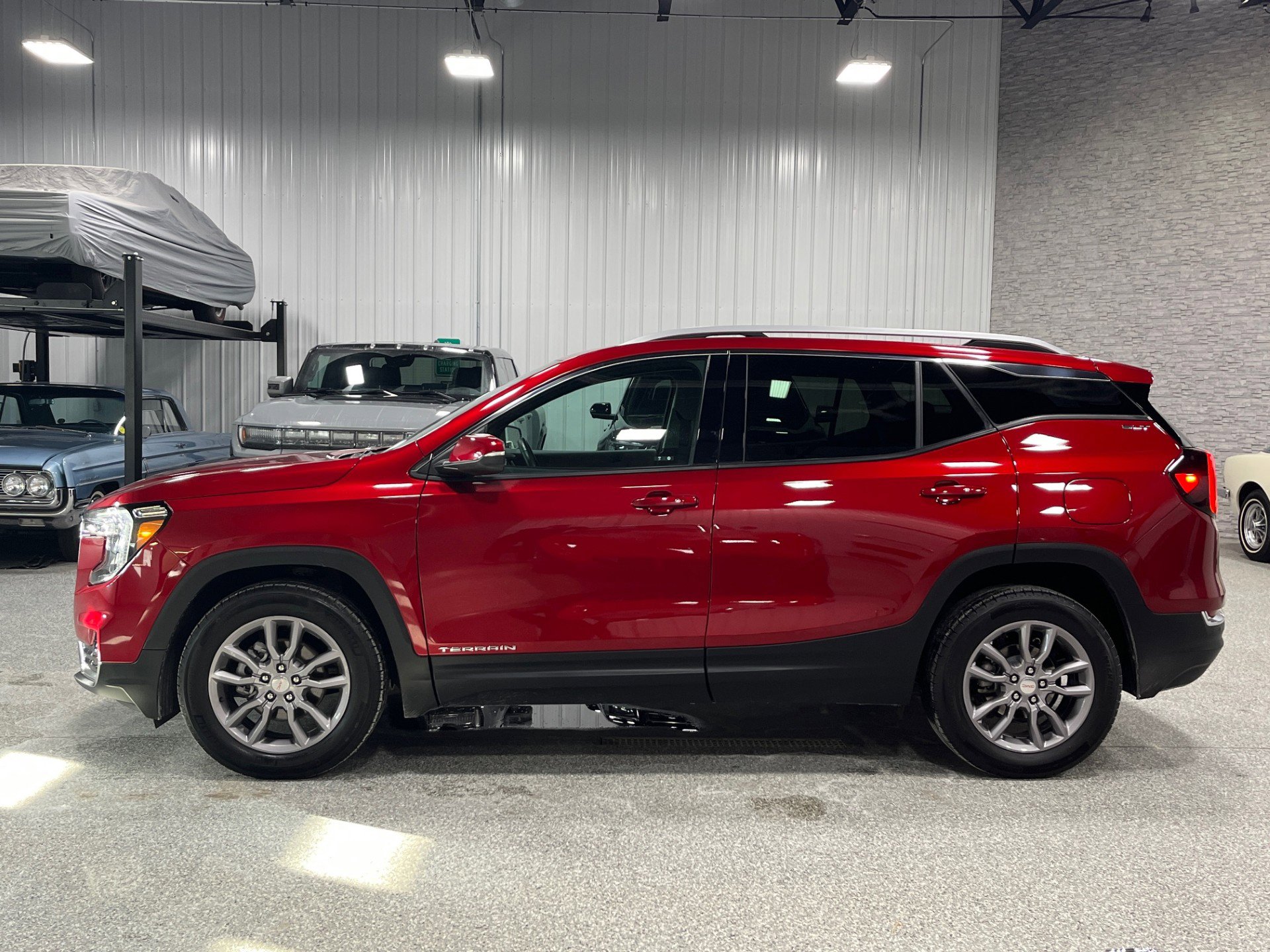 Certified 2024 GMC Terrain SLT w/ Infotainment Package II image 2