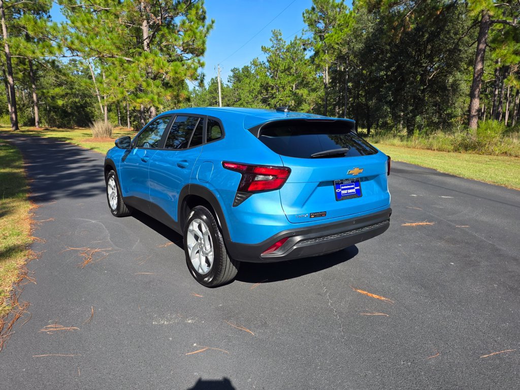 Used 2026 Chevrolet Trax LS w/ LS Convenience Package FWD image 3