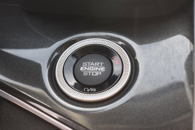 Used 2023 Jeep Grand Cherokee Laredo AWD/4WD image 30