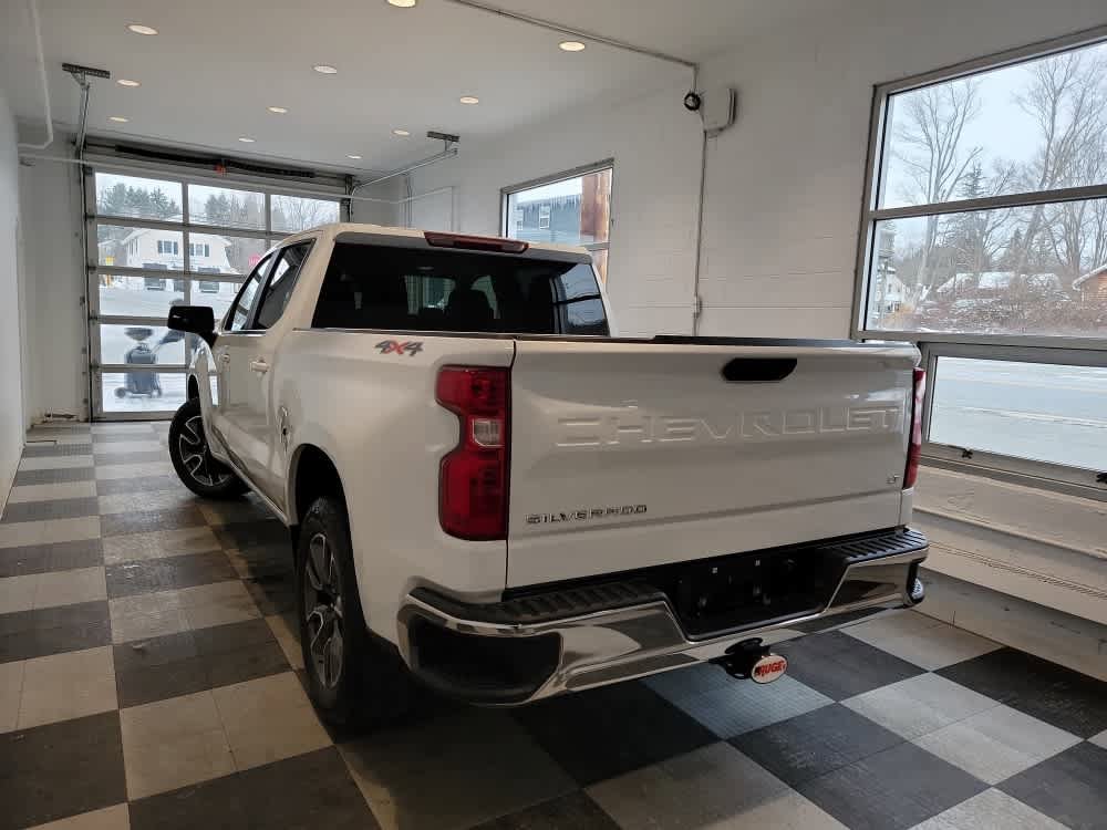 Used 2023 Chevrolet Silverado 1500 LT AWD/4WD image 3