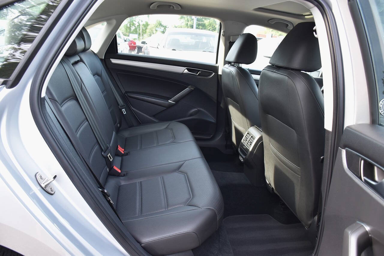 Used 2019 Volkswagen Passat 2.0T Wolfsburg w/ Wheels & Sunroof Package FWD image 12