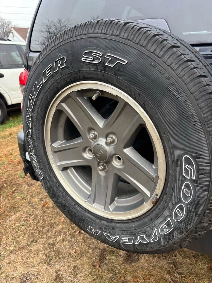 Used 2005 Jeep Liberty Renegade image 31