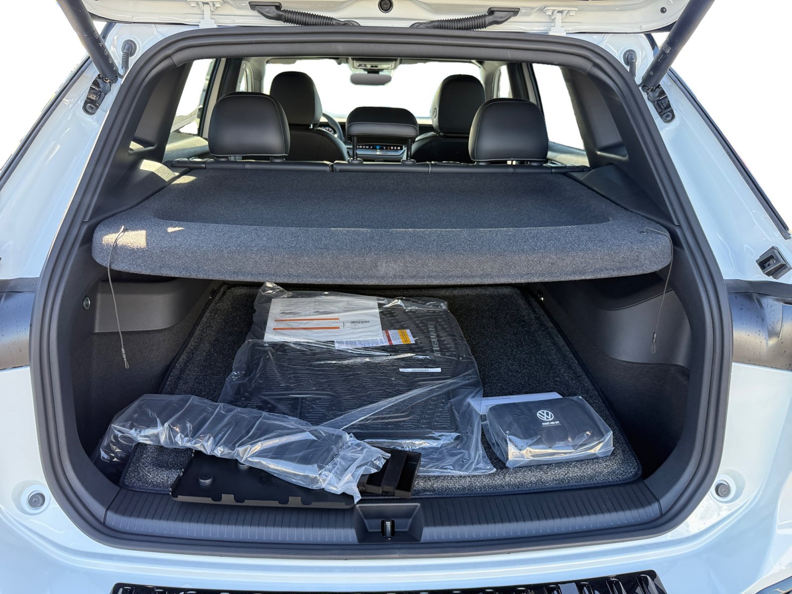 New 2026 Volkswagen Tiguan SE R-Line AWD/4WD image 17