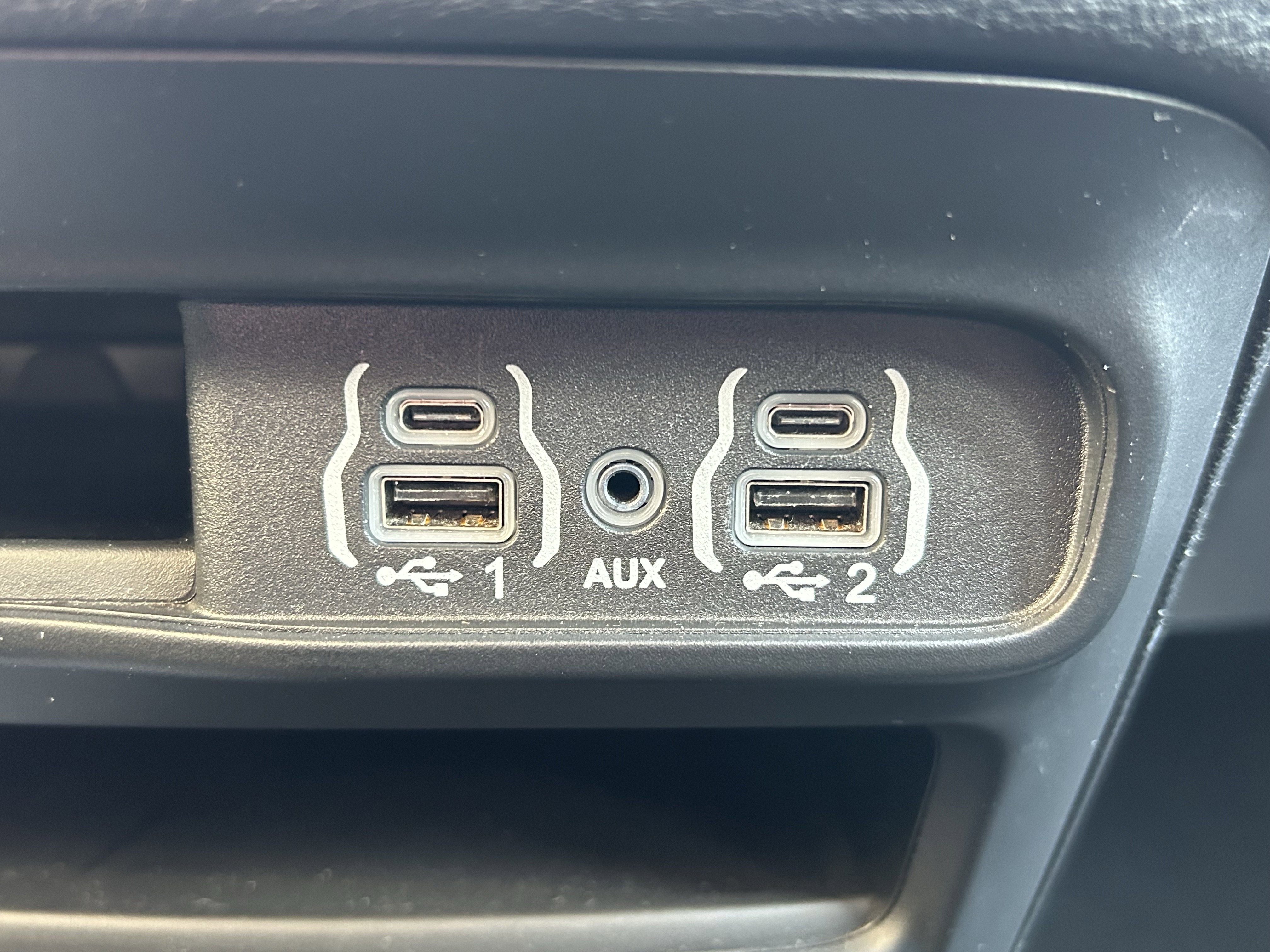 Used 2024 Chrysler Pacifica Limited image 35