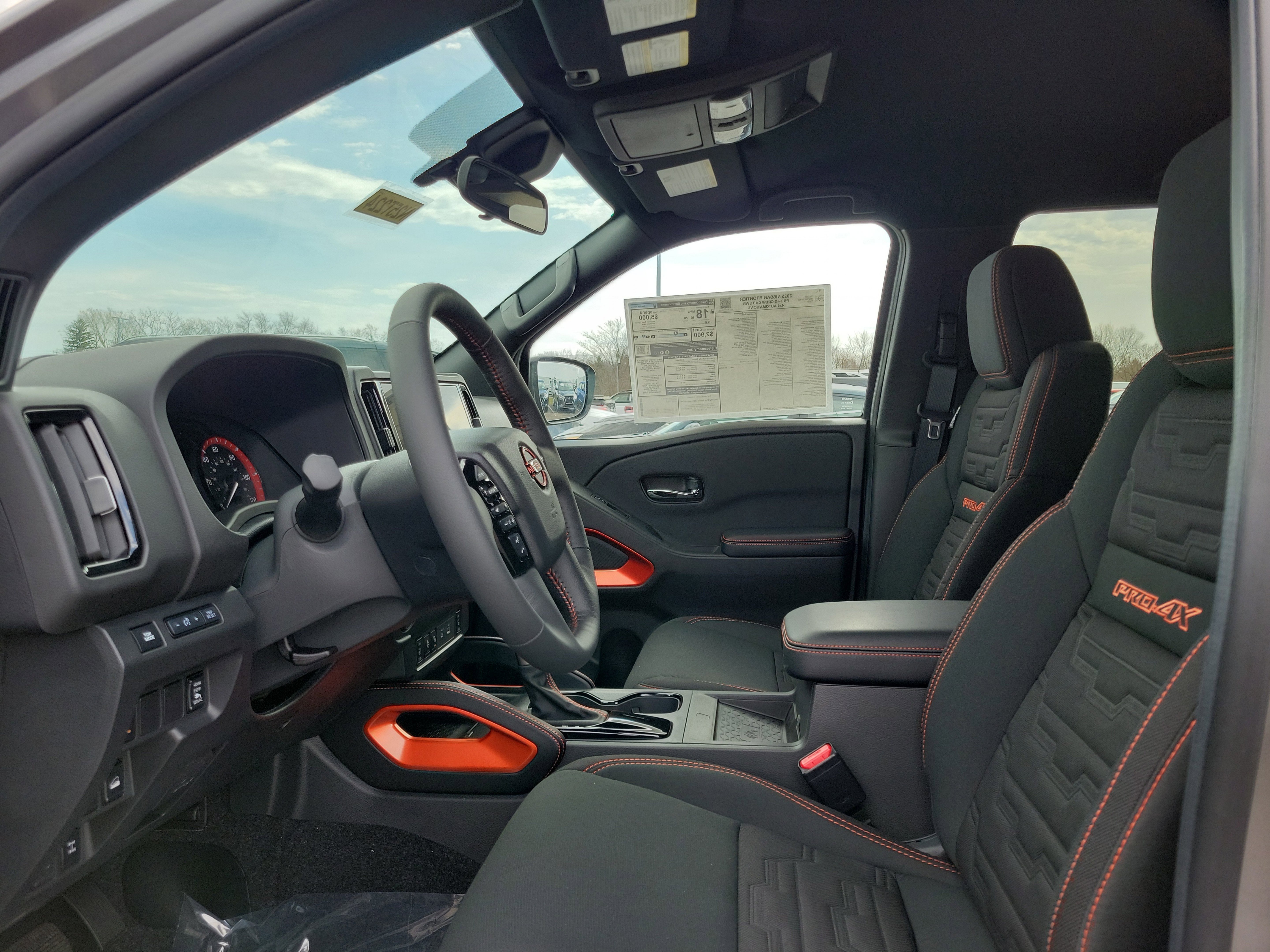 Used 2025 Nissan Frontier PRO-4X w/ Pro Convenience Package image 15