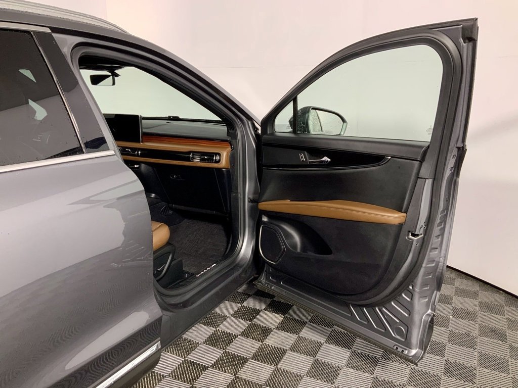 Used 2022 Lincoln Nautilus Reserve w/ Class II Trailer Tow Package image 36