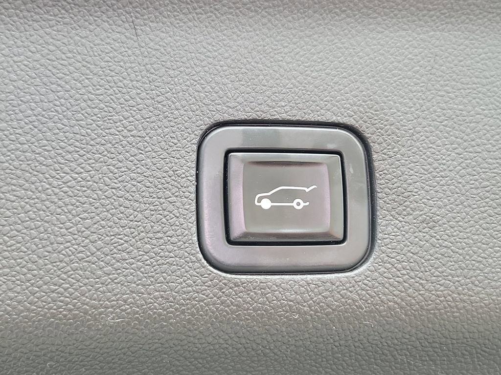 Used 2021 Chevrolet Tahoe Z71 w/ Z71 Off-Road Package AWD/4WD image 9