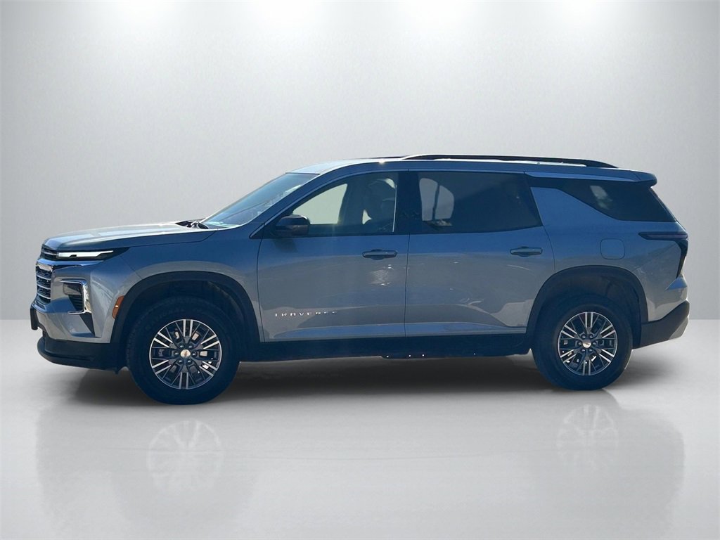 Used 2025 Chevrolet Traverse LT image 8