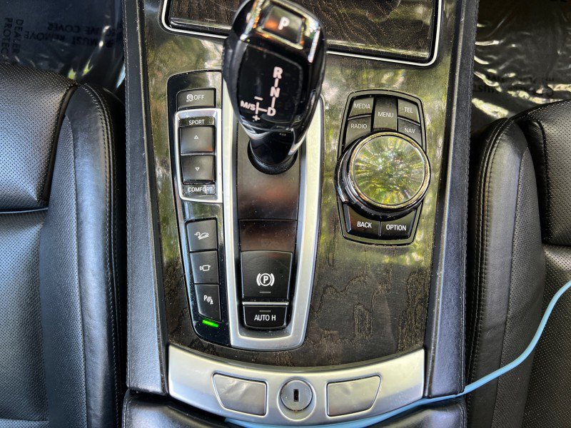 Used 2015 BMW 750Li xDrive AWD/4WD image 31