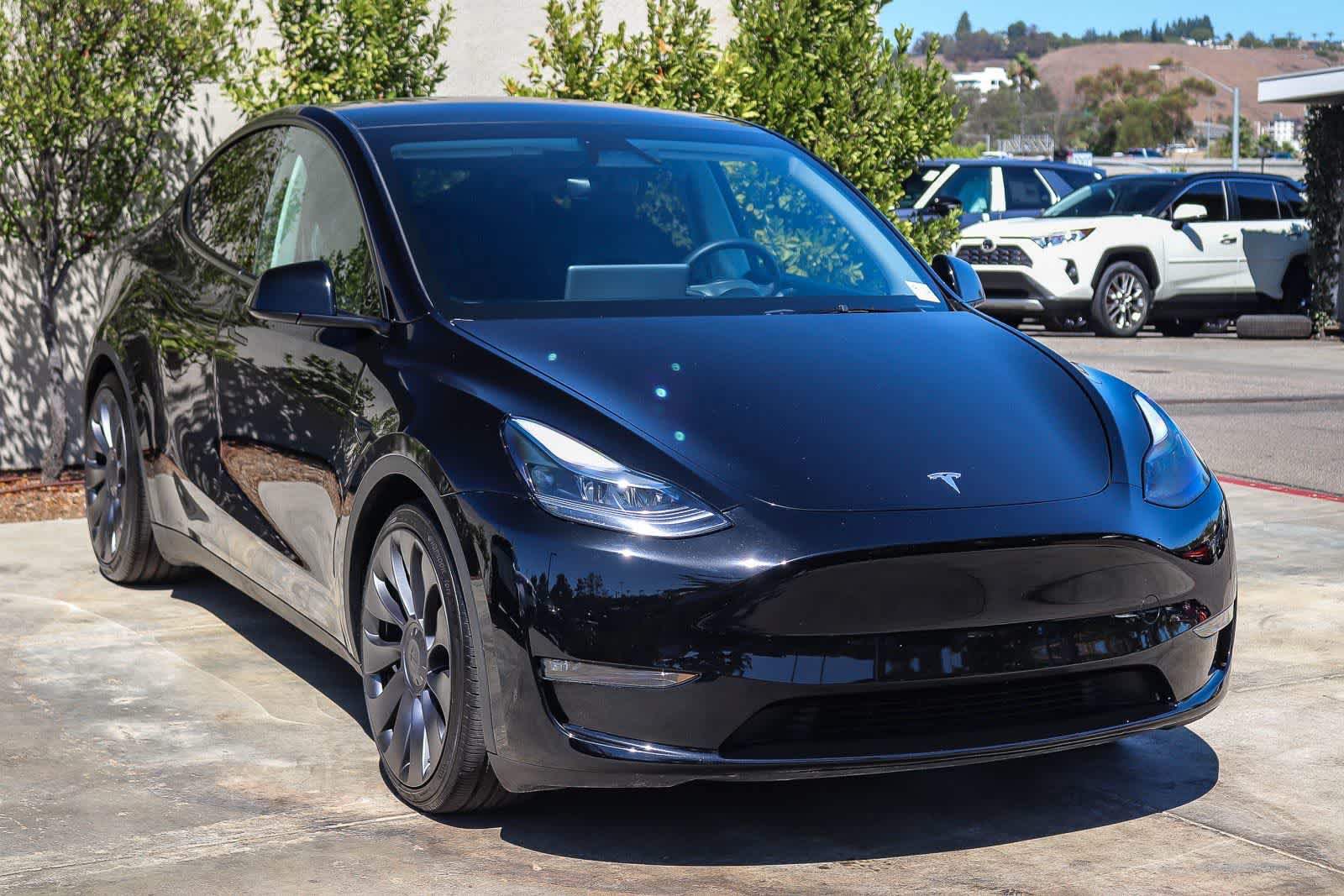 Used 2025 Tesla Model Y Performance AWD/4WD image 3