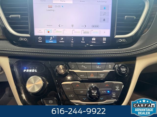 Used 2023 Chrysler Pacifica Limited AWD/4WD image 3