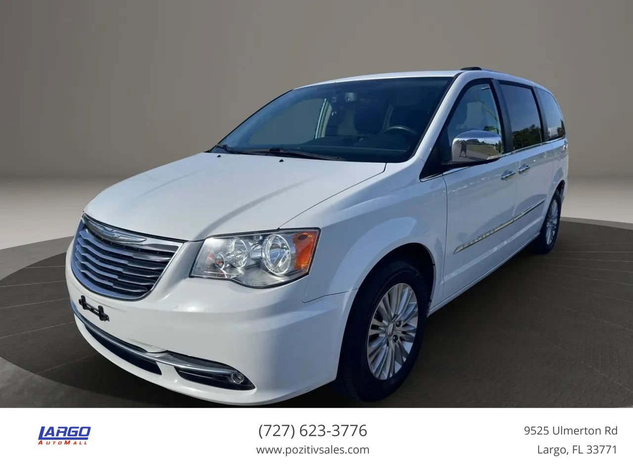 Used 2015 Chrysler Town & Country Limited FWD image 1