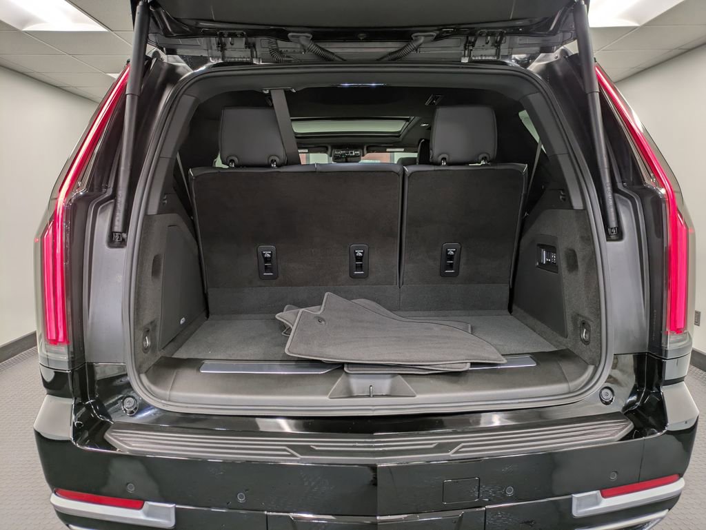 Used 2025 Cadillac Escalade Premium Luxury image 25
