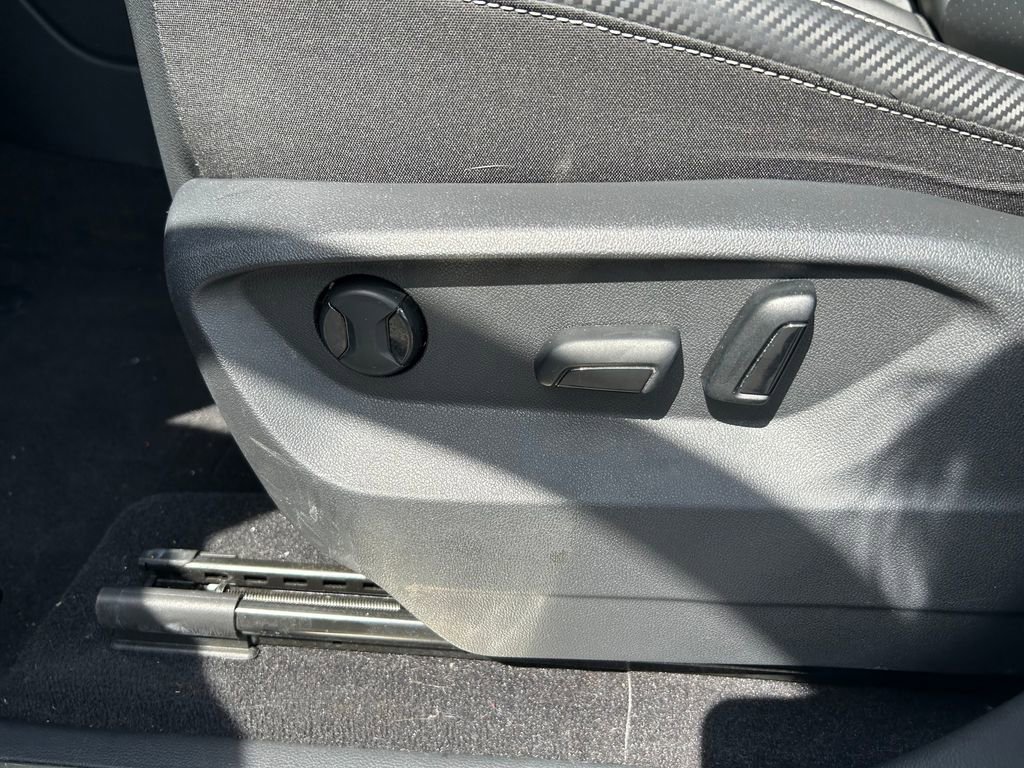 Used 2022 Volkswagen Atlas Cross Sport SE FWD image 21