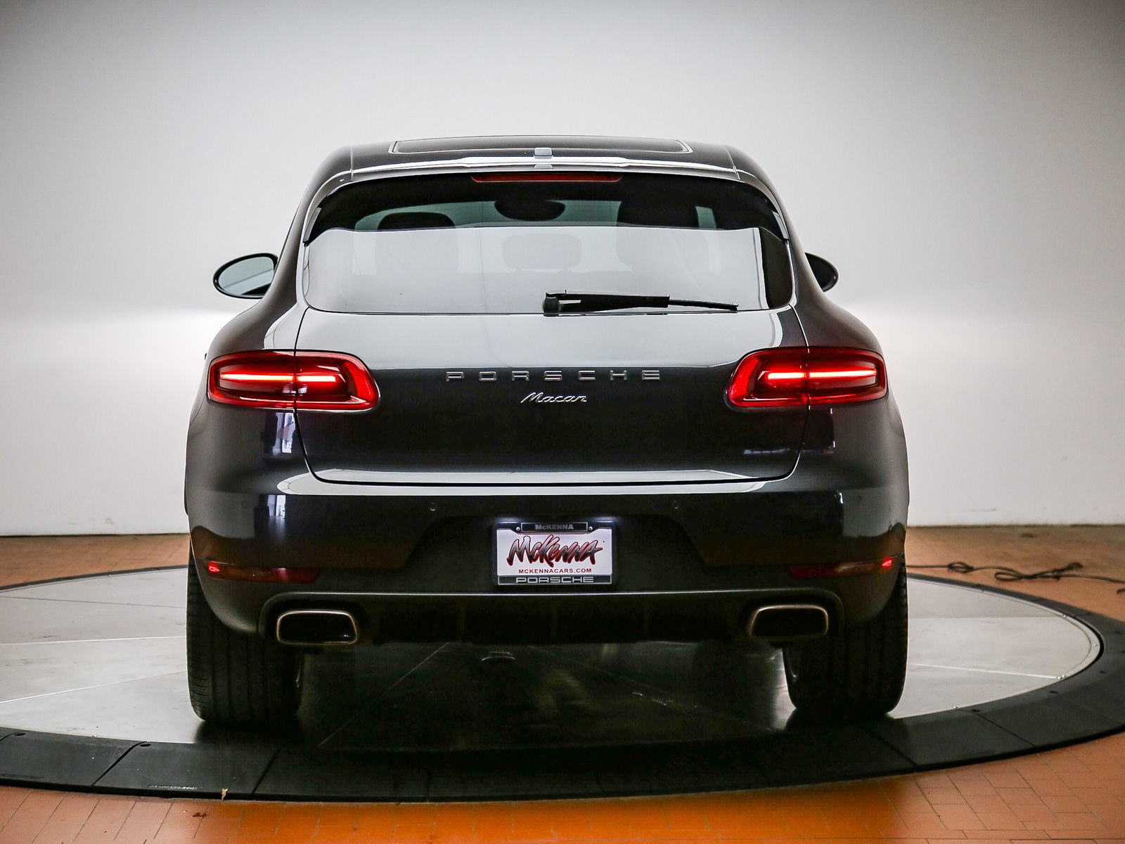 Certified 2017 Porsche Macan AWD/4WD image 6